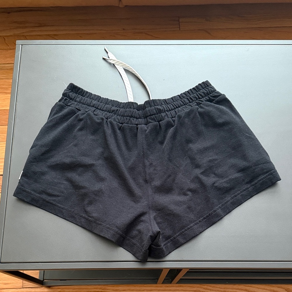 Vuori Halo Performance Short - Picture 2 of 3